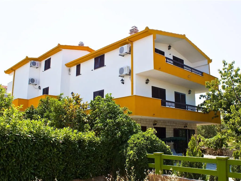 Apartments Villa Annika Slatine