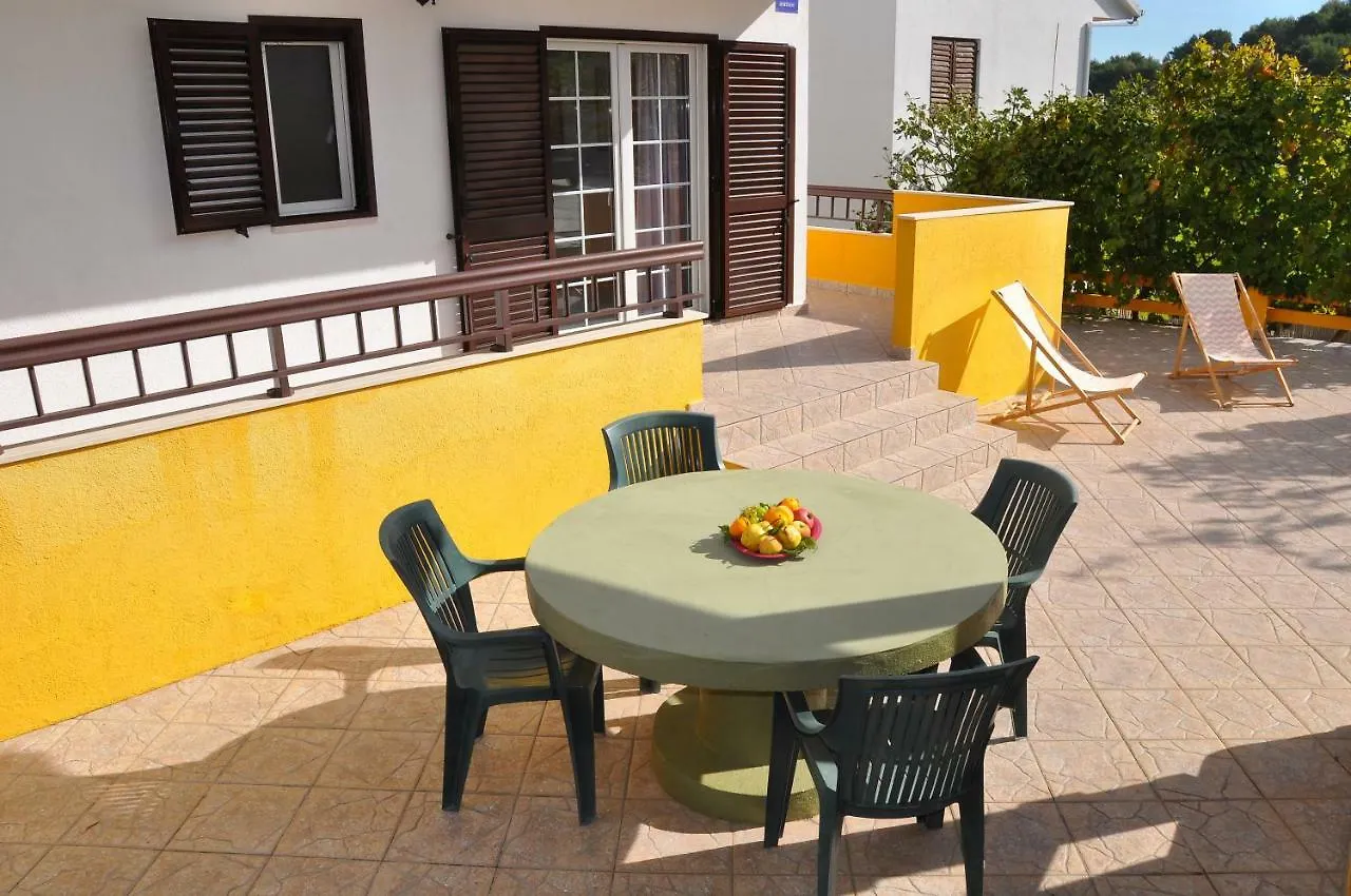 Apartments Villa Annika Slatine 0*,