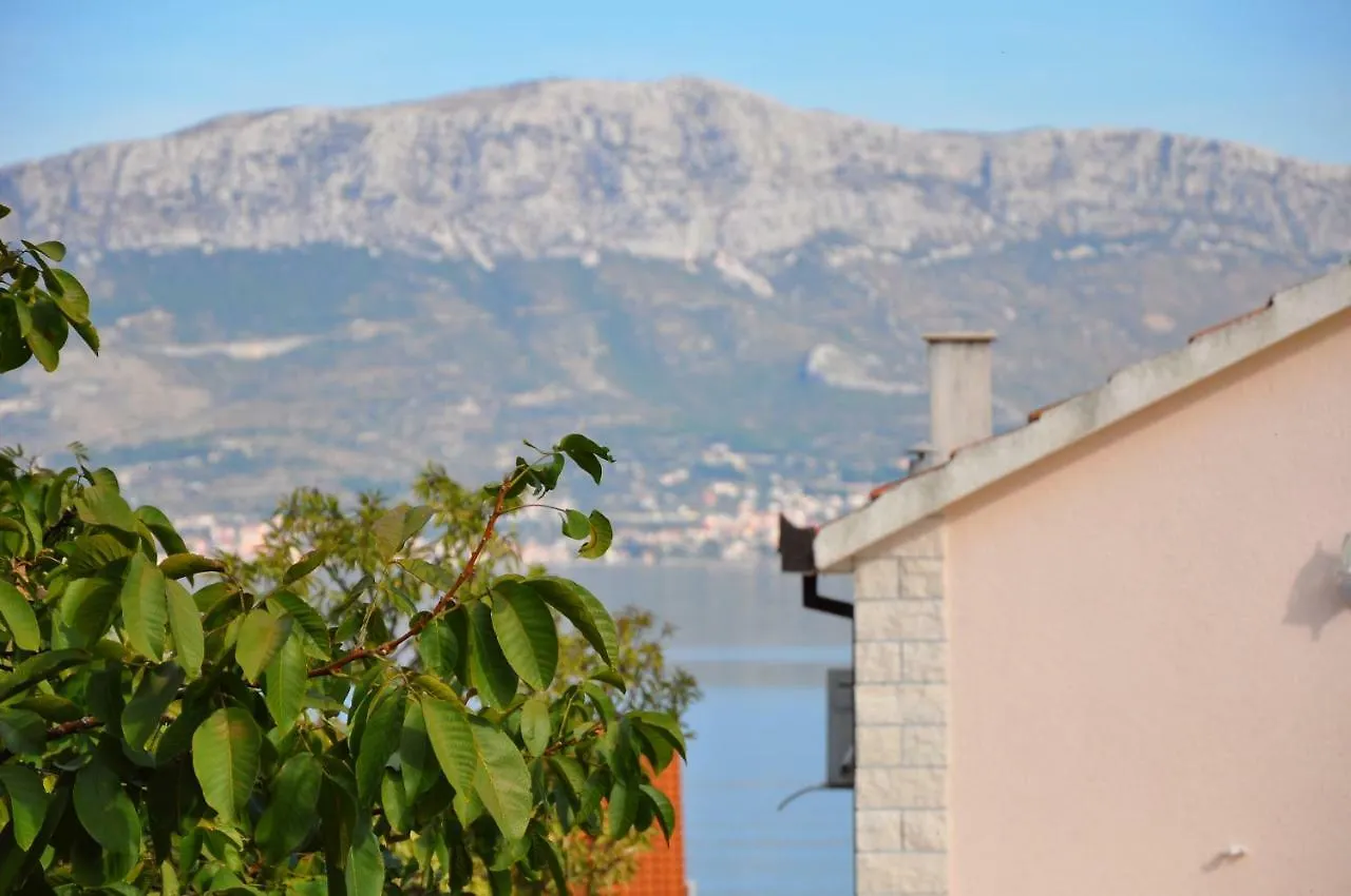 Apartments Villa Annika Slatine