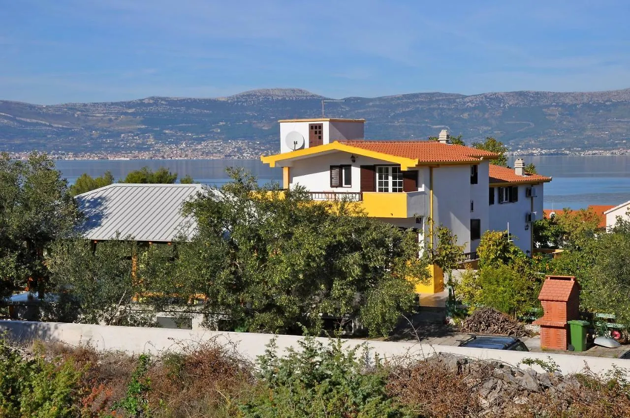 Apartments Villa Annika Slatine