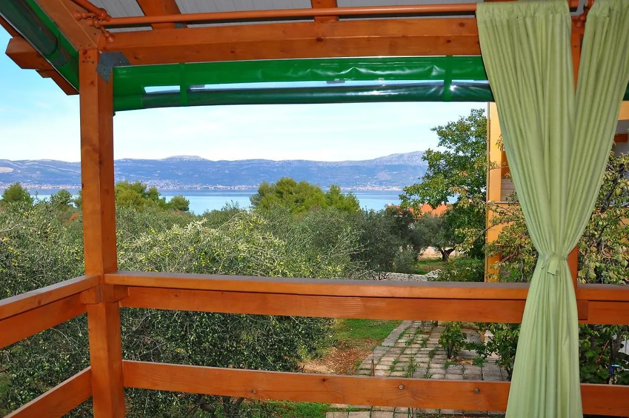 Apartments Villa Annika Slatine Croatia