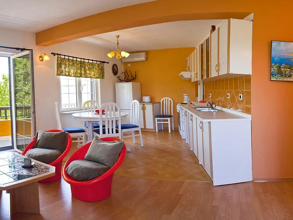 Apartments Villa Annika Slatine 0*,